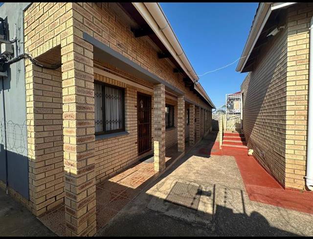 BUSINESS PROPERTY TO RENT IN SOUTHERNWOOD